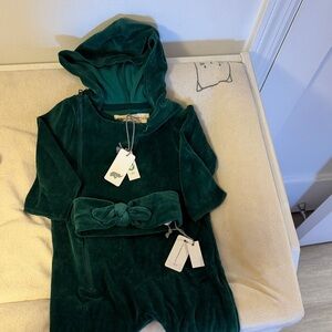 Monica + Andy Green Hooded Baby Outfit with Headband perfect for the holidays!